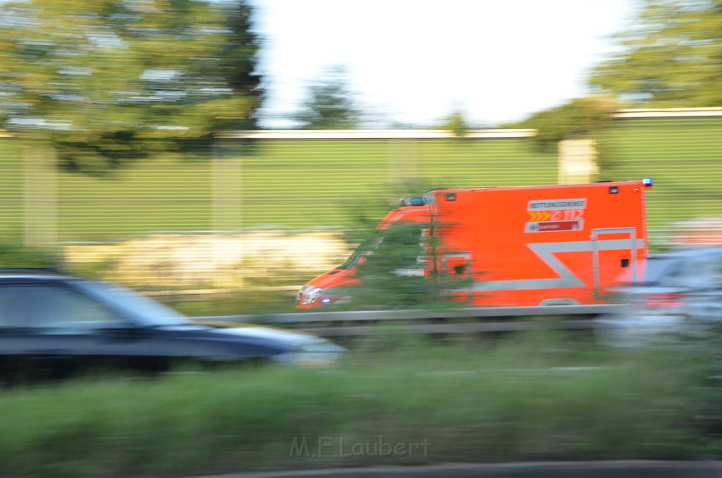 Einsatz BF Koeln Klimaanlage Reisebus defekt A 3 Rich Koeln hoehe Leverkusen P097.JPG